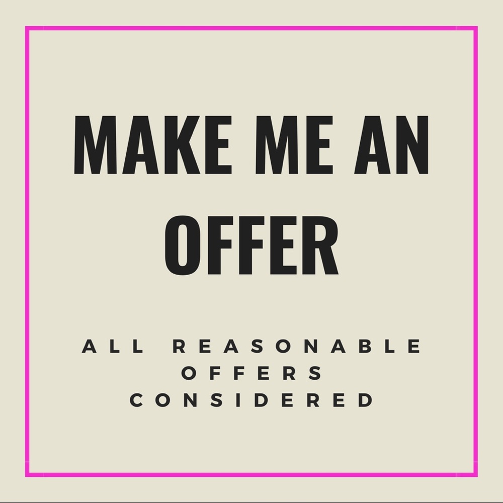 MAKE ME AN OFFER💕